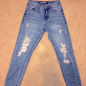 “Ripped Mom Jeans”